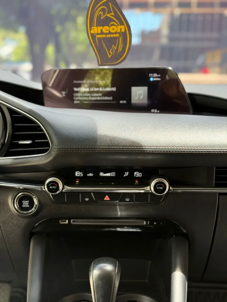 MAZDA 3 TOURING HYBRID 2023 (16).webp