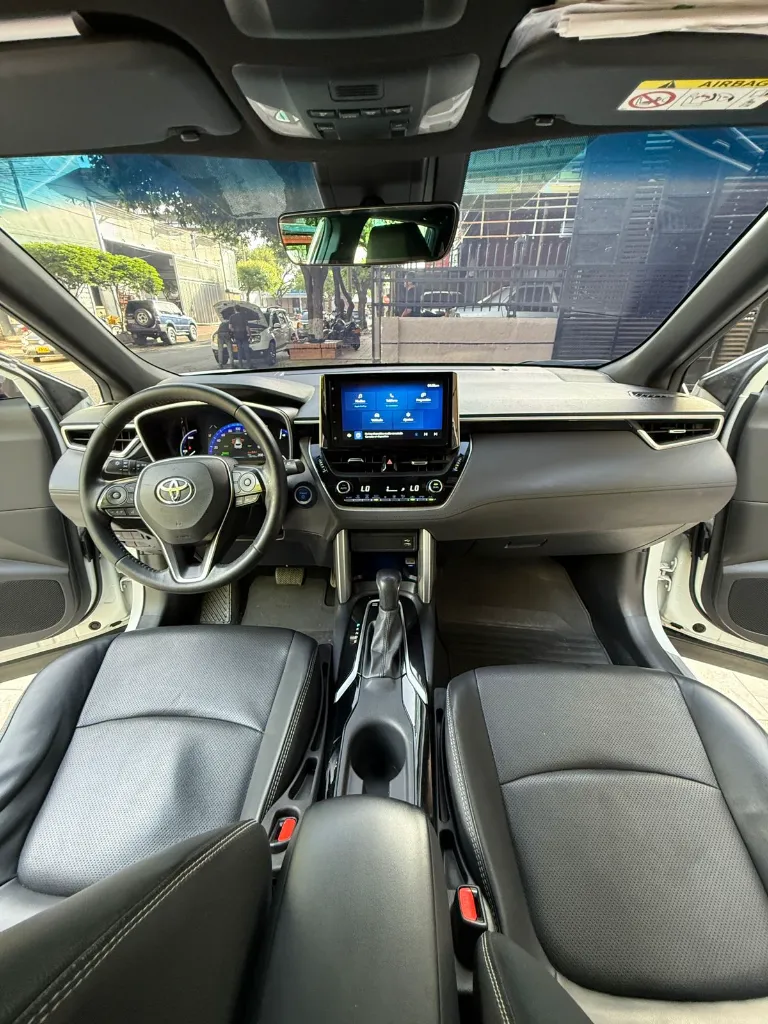 TOYOTA COROLLA CROSS SE-G HYBRID 2024 (16).webp