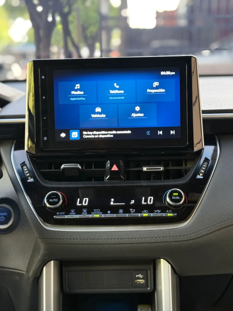 TOYOTA COROLLA CROSS SE-G HYBRID 2024 (15).webp