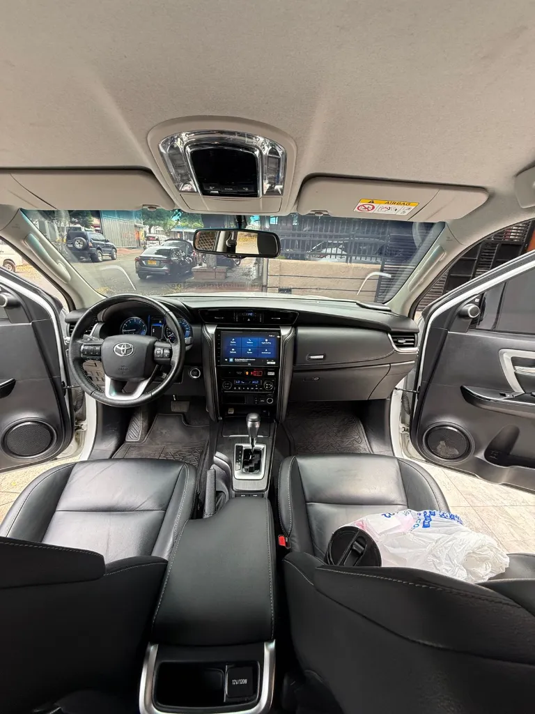 TOYOTA FORTUNER SRV 2.7 GASOLINA 2024  (17).webp