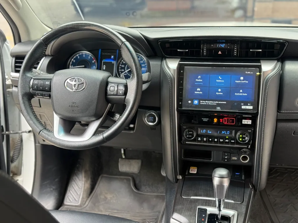 TOYOTA FORTUNER SRV 2.7 GASOLINA 2024  (13).webp