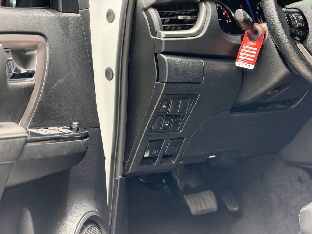 TOYOTA FORTUNER SRV 2.7 GASOLINA 2024  (23).webp