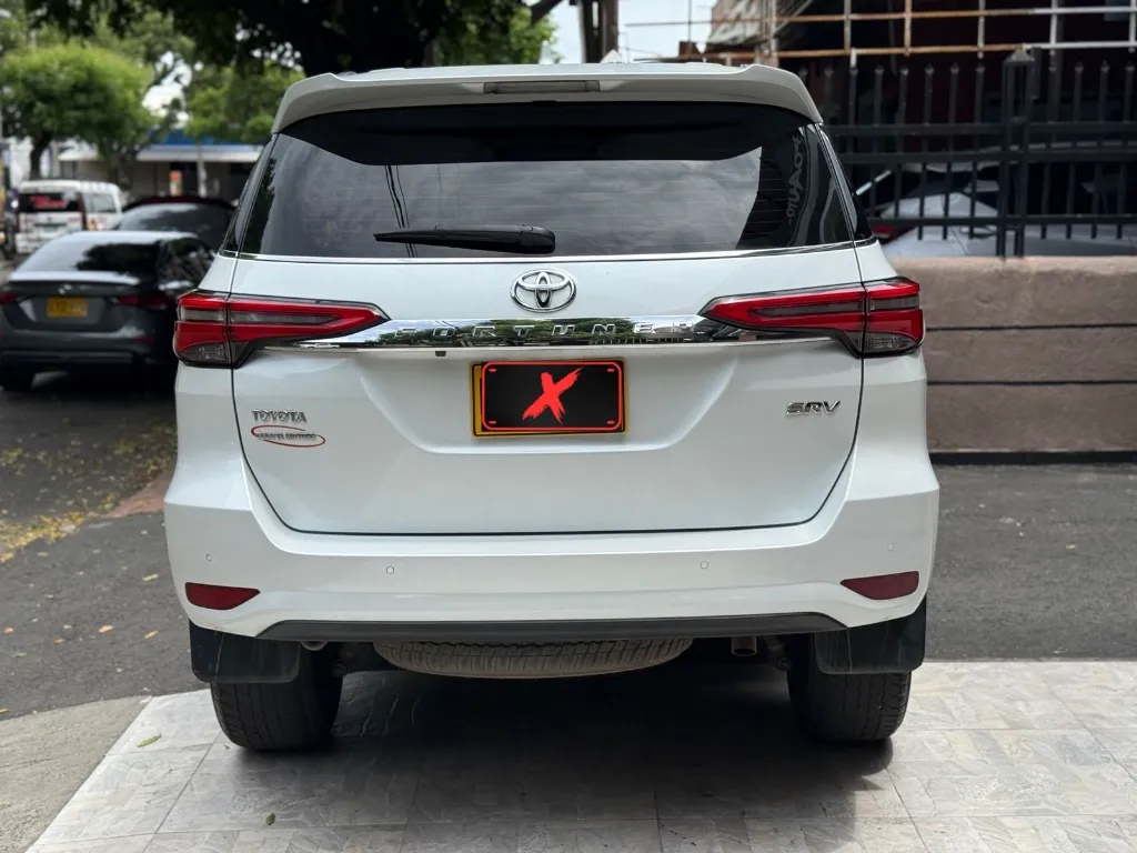 TOYOTA FORTUNER SRV 2.7 GASOLINA 2024  (5).webp
