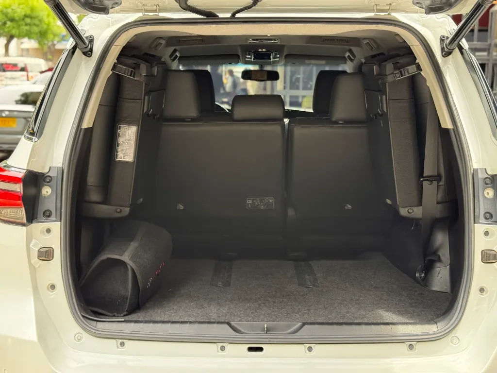 TOYOTA FORTUNER SRV 2.7 GASOLINA 2024  (9).webp