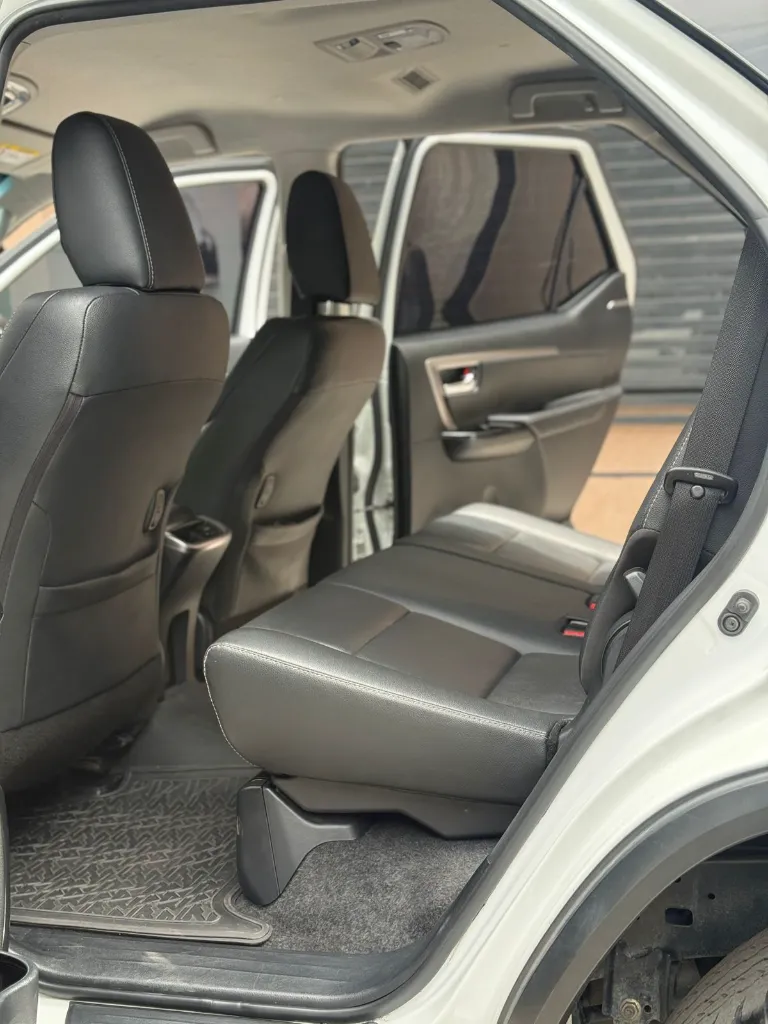 TOYOTA FORTUNER SRV 2.7 GASOLINA 2024  (21).webp