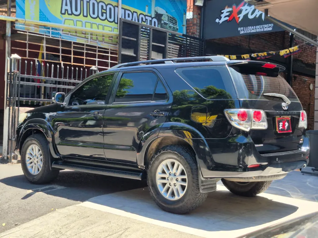 TOYOTA FORTUNER SR5 4X2 2015