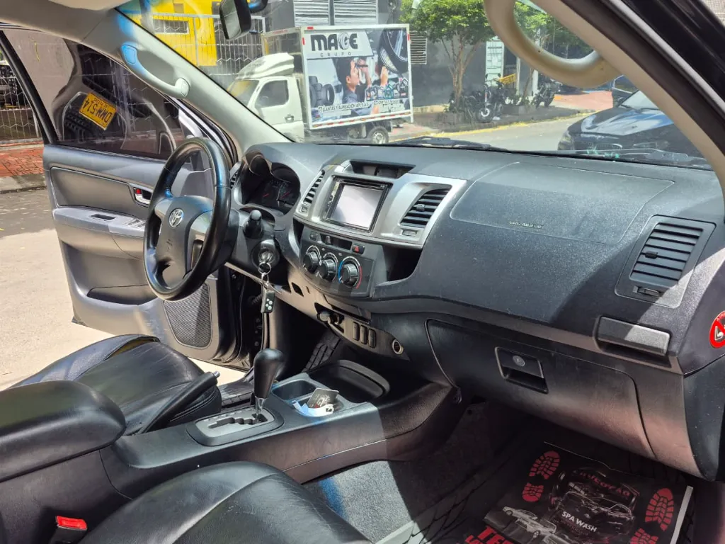 TOYOTA FORTUNER SR5 4X2 2015