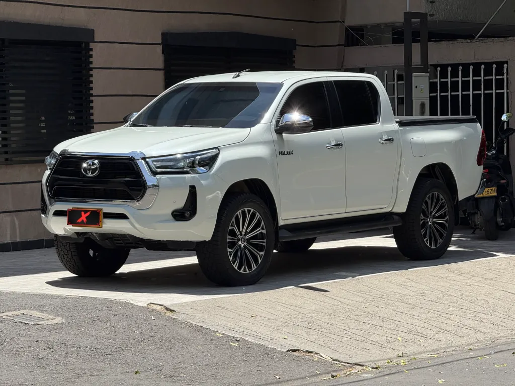 TOYOTA HILUX SRX 4X4 BLDJ 2+ 2021
