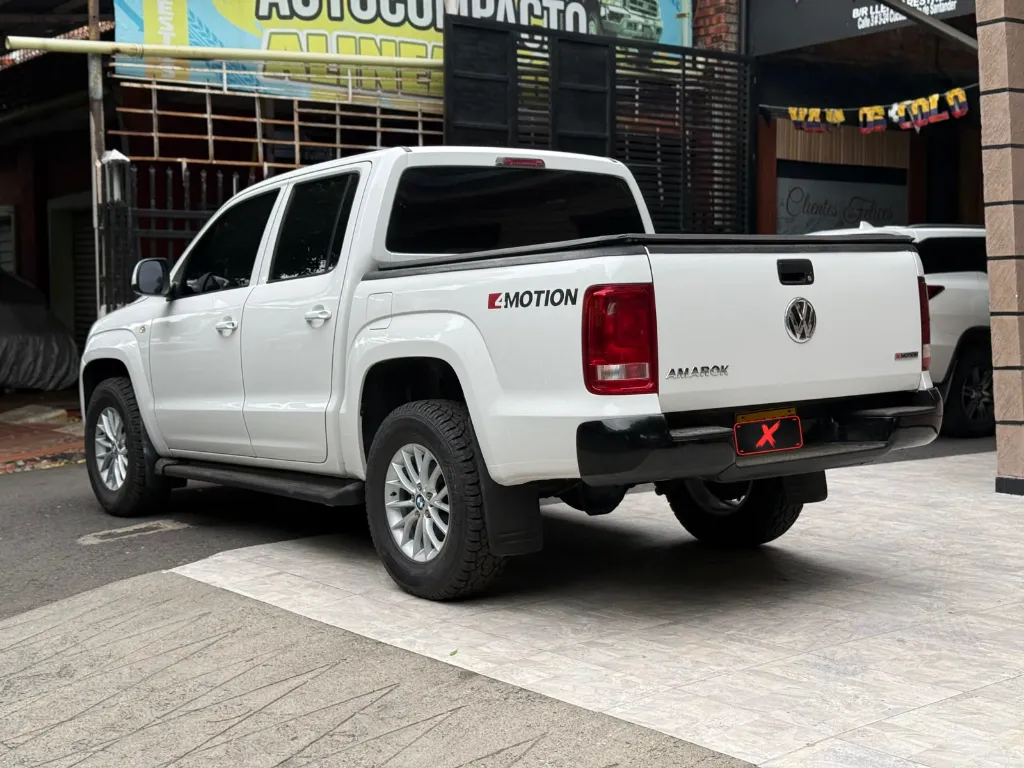 VOLKSWAGEN AMAROK TRENDLINE 4X4 2.0 DIÉSEL MT 2022 (5).webp