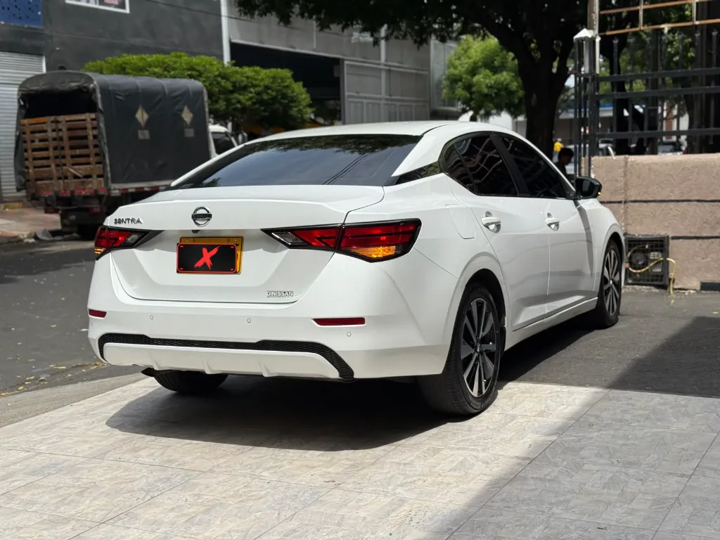 NISSAN SENTRA EXCLUSIVE 2023  (7).webp
