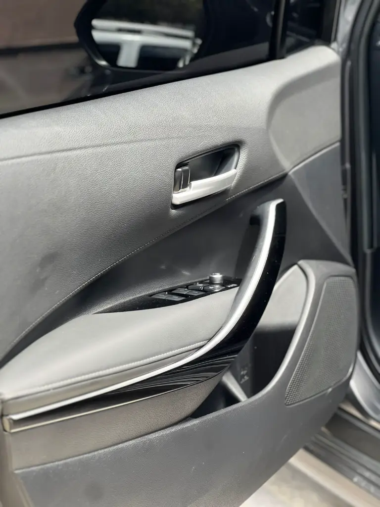 TOYOTA COROLLA SE-G HYBRID 2023  (15).webp