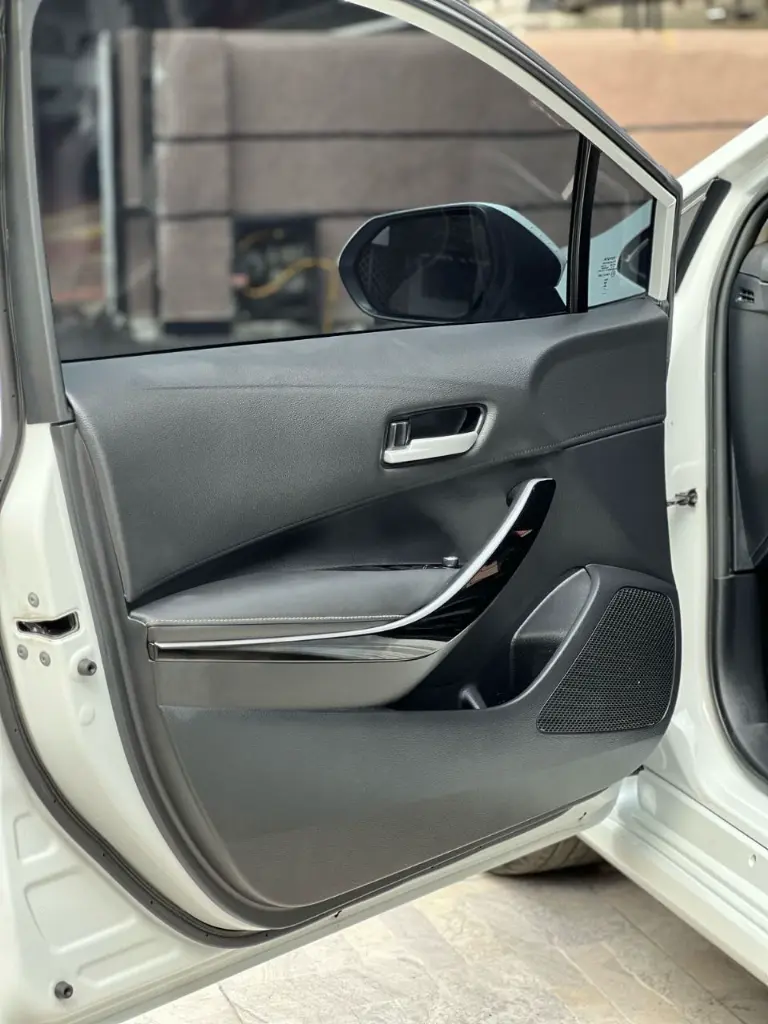 TOYOTA COROLLA SE-G HYBRID 2023 (22).webp