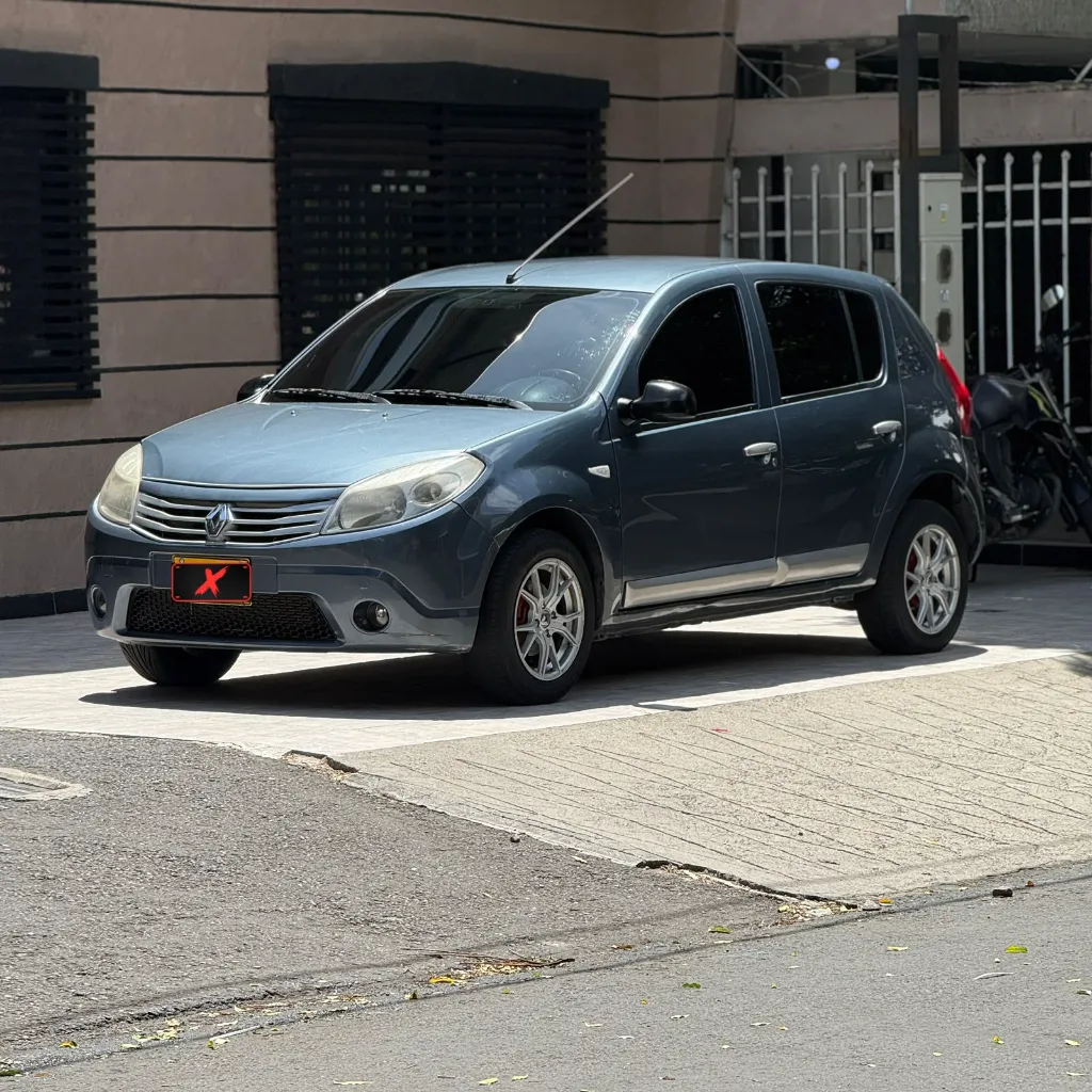 RENAULT SANDERO AUTHENTIQUE MT 2012 (1).webp
