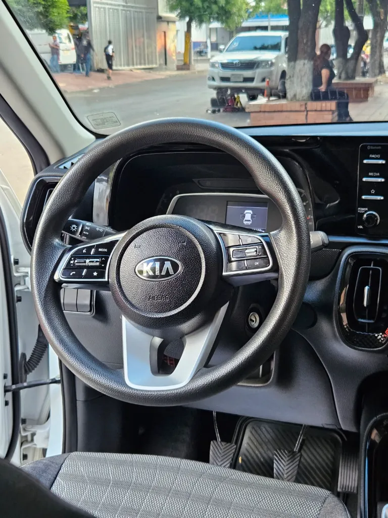 KIA SONET VIBRANT MEC 2022 (9).webp