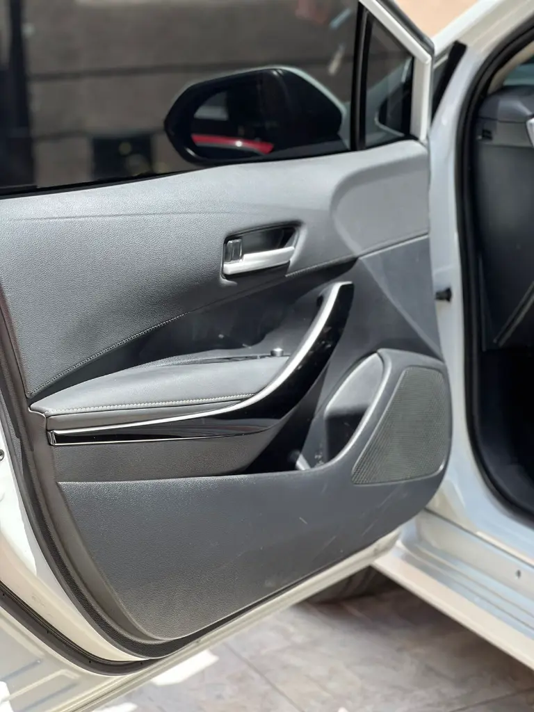 TOYOTA COROLLA SE-G HYBRID 2023 (15).webp