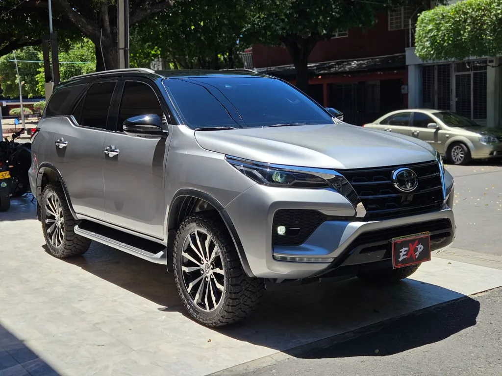 TOYOTA FORTUNER SRV 2023