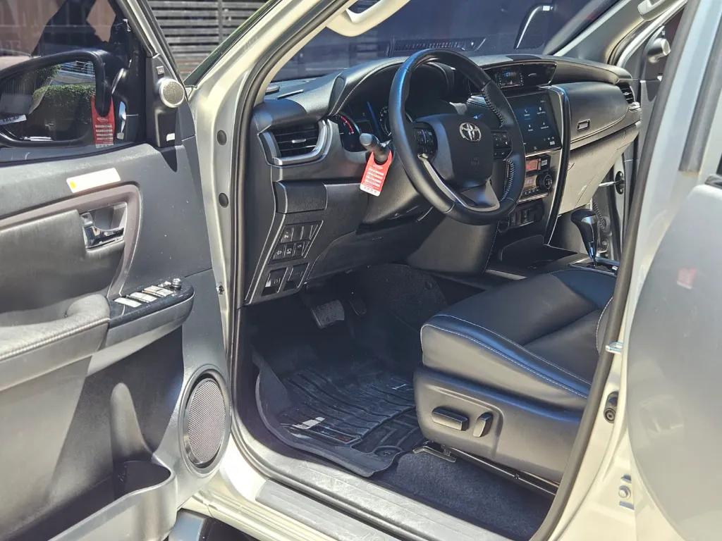 TOYOTA FORTUNER SRV 2023