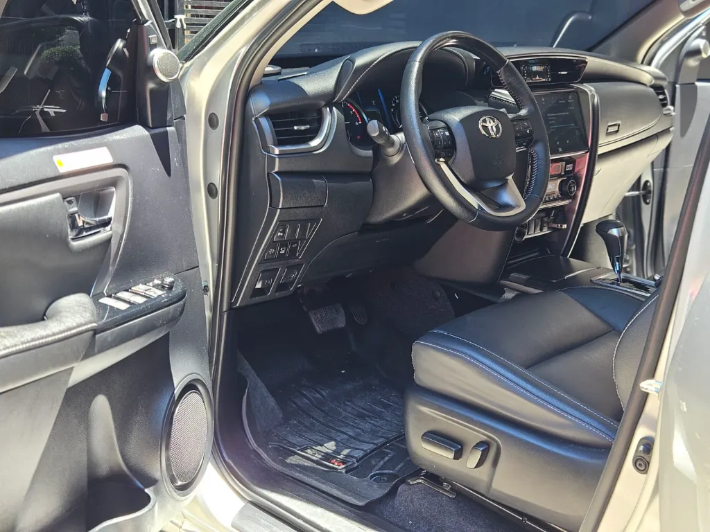 TOYOTA FORTUNER SRV DIESEL 2.8L 4X4 BLINDAJE 2 LIGERO 2024 (21).webp