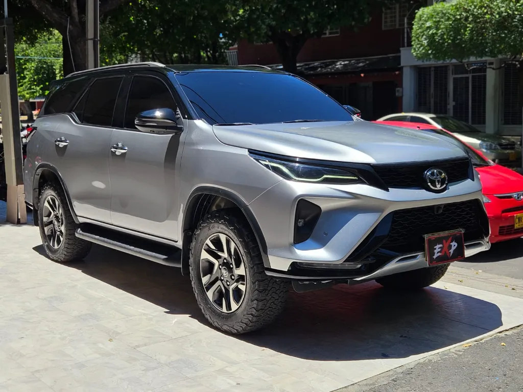 TOYOTA FORTUNER SRV DIESEL 2.8L 4X4 BLINDAJE 2 LIGERO 2024 (3).webp