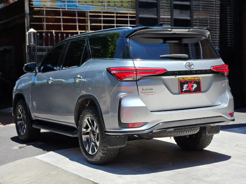 TOYOTA FORTUNER SRV DIESEL 2.8L 4X4 BLINDAJE 2 LIGERO 2024 (4).webp