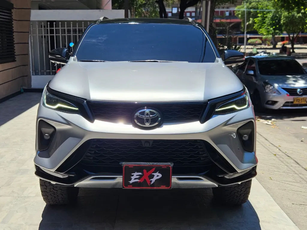 TOYOTA FORTUNER SRV DIESEL 2.8L 4X4 BLINDAJE 2 LIGERO 2024 (2).webp