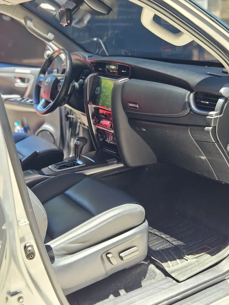 TOYOTA FORTUNER SRV DIESEL 2.8L 4X4 BLINDAJE 2 LIGERO 2024 (19).webp