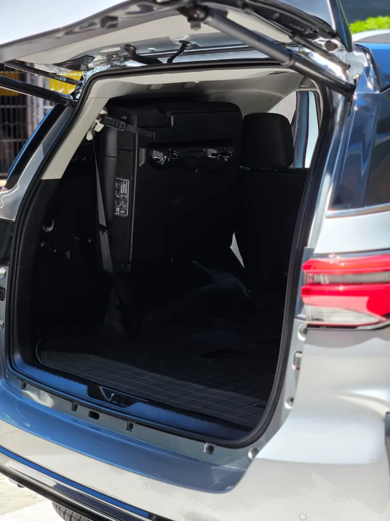 TOYOTA FORTUNER SRV DIESEL 2.8L 4X4 BLINDAJE 2 LIGERO 2024 (10).webp