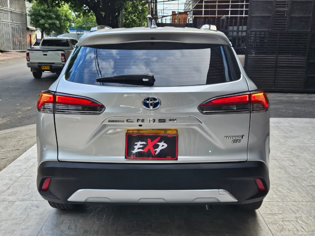 TOYOTA COROLLA CROSS SEG HYBRID 2023 (5).webp