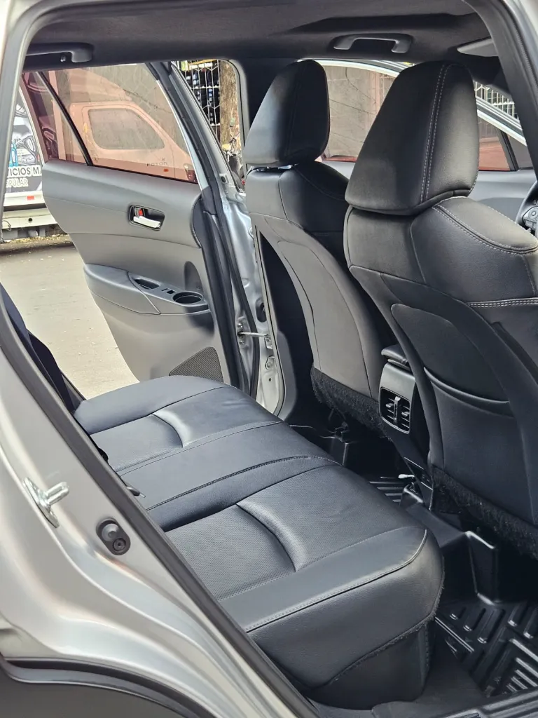 TOYOTA COROLLA CROSS SEG HYBRID 2023 (9).webp
