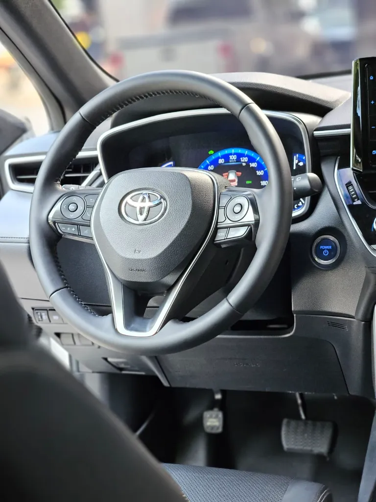 TOYOTA COROLLA CROSS SEG HYBRID 2023 (11).webp