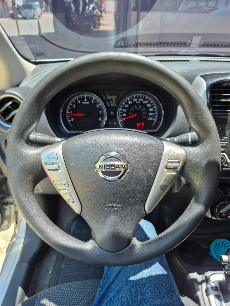 NISSAN VERSA ADVANCE 2017