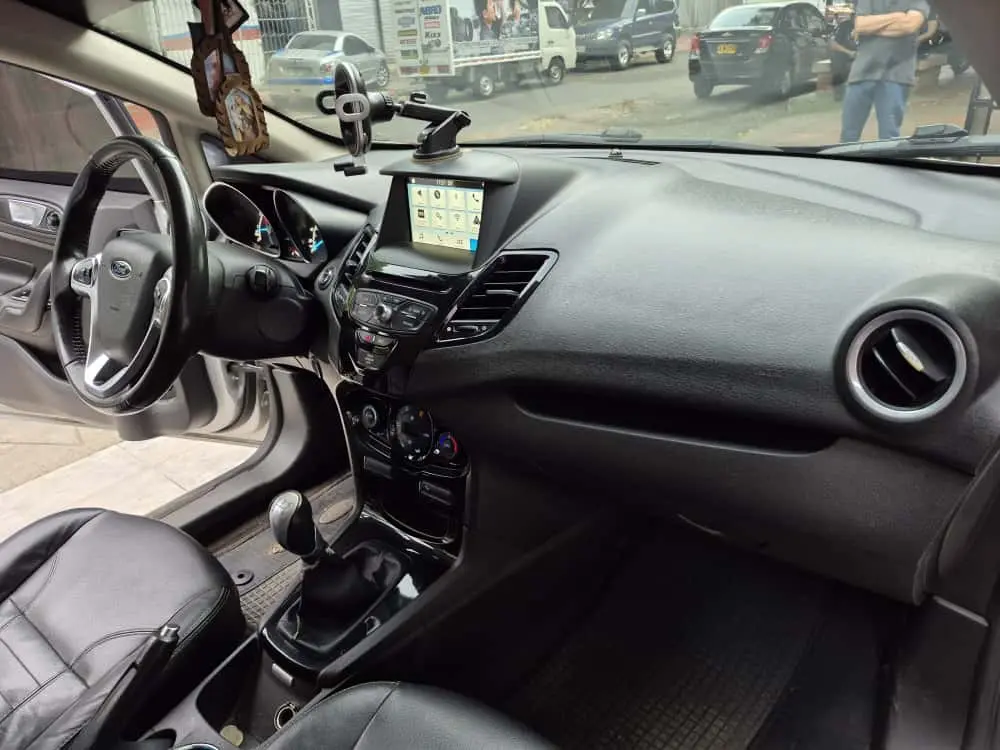 FORD FIESTA TITANIUM MECANICO 2017  (23).webp