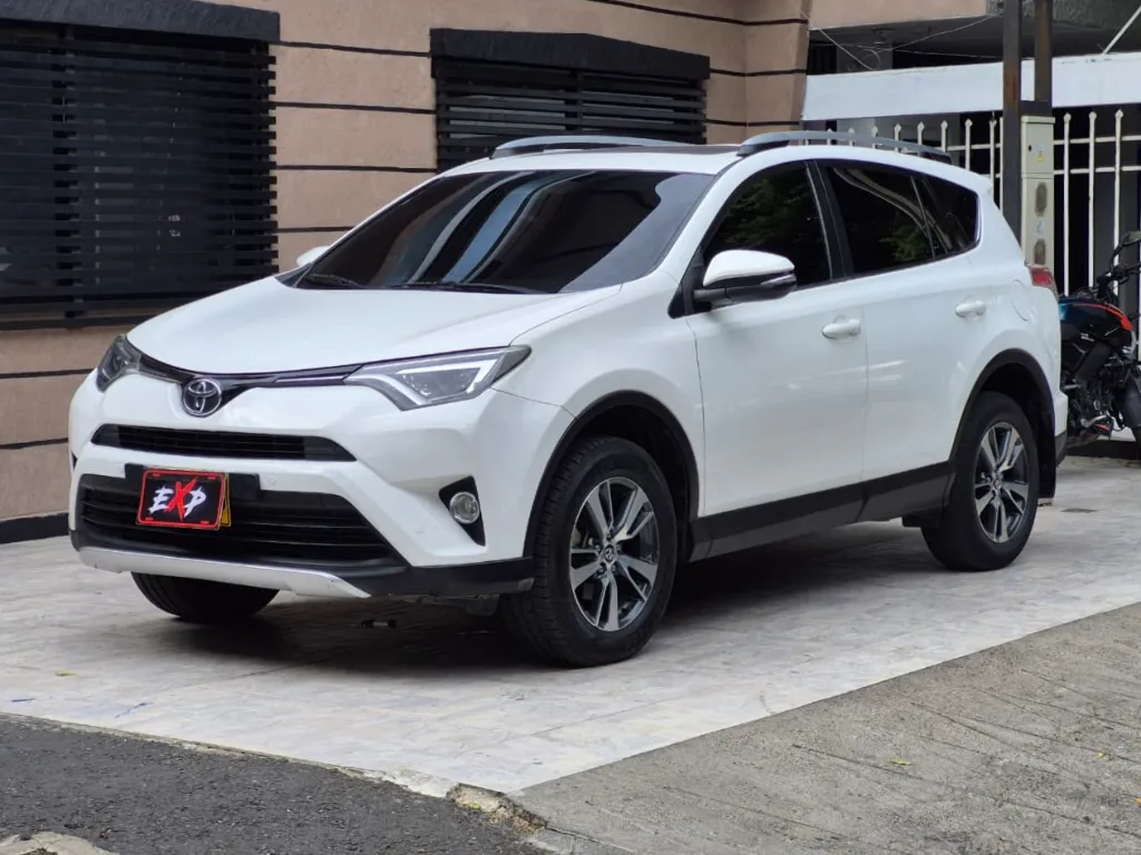 TOYOTA RAV4 STREET 2017 (1).webp