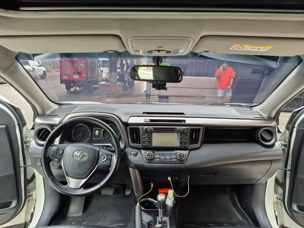 TOYOTA RAV4 STREET 2017 (17).webp