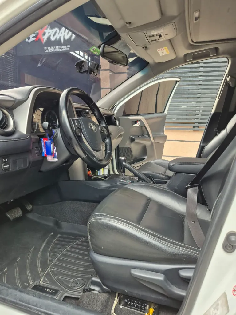 TOYOTA RAV4 STREET 2017 (13).webp
