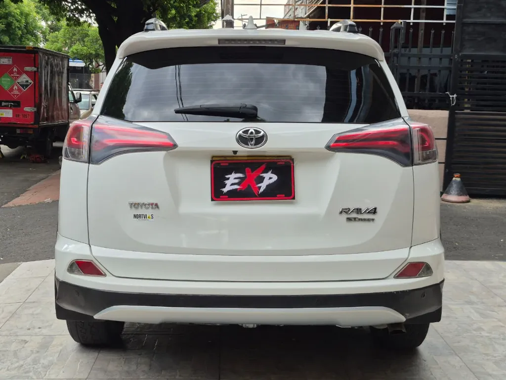 TOYOTA RAV4 STREET 2017 (5).webp