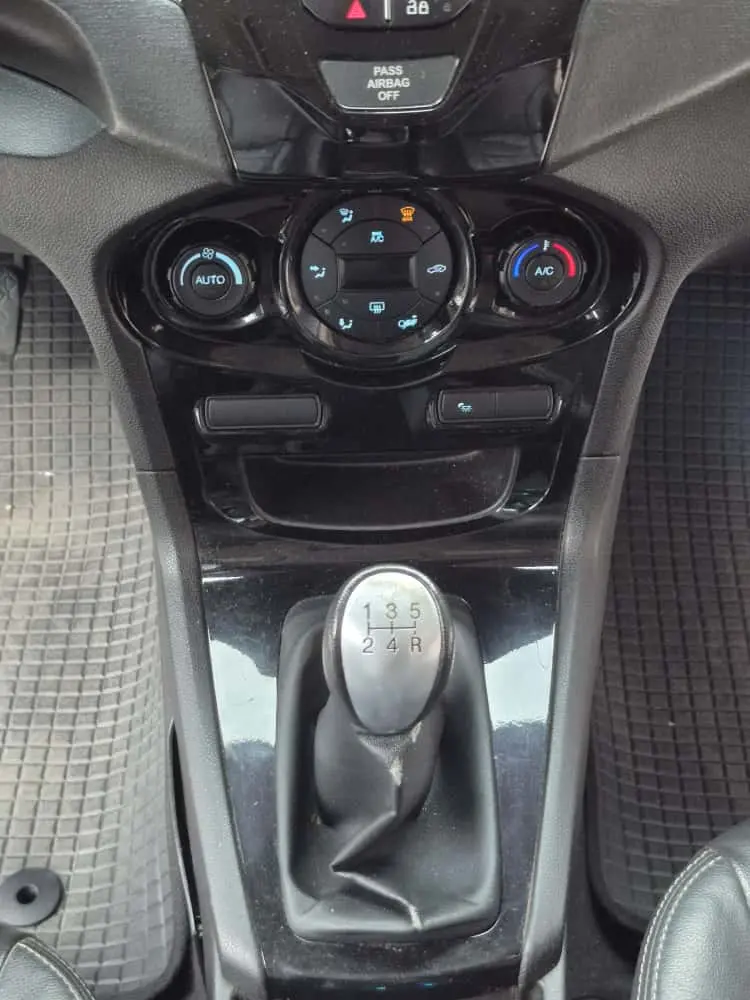 FORD FIESTA TITANIUM MECANICO 2017  (21).webp