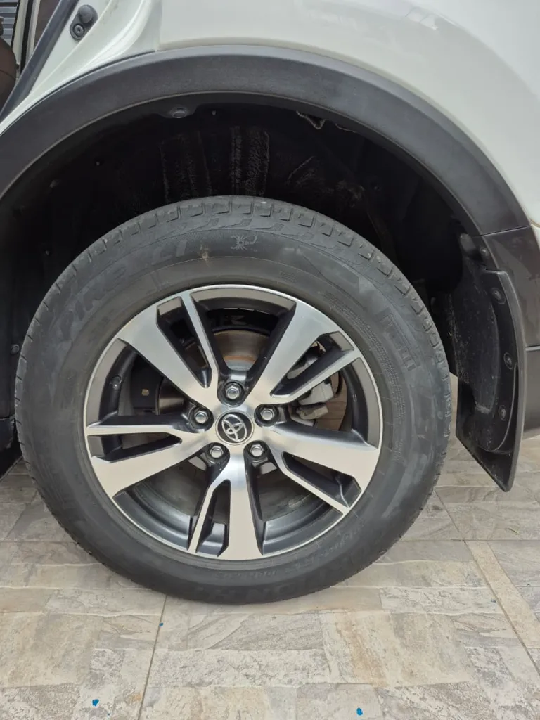 TOYOTA RAV4 STREET 2017 (11).webp