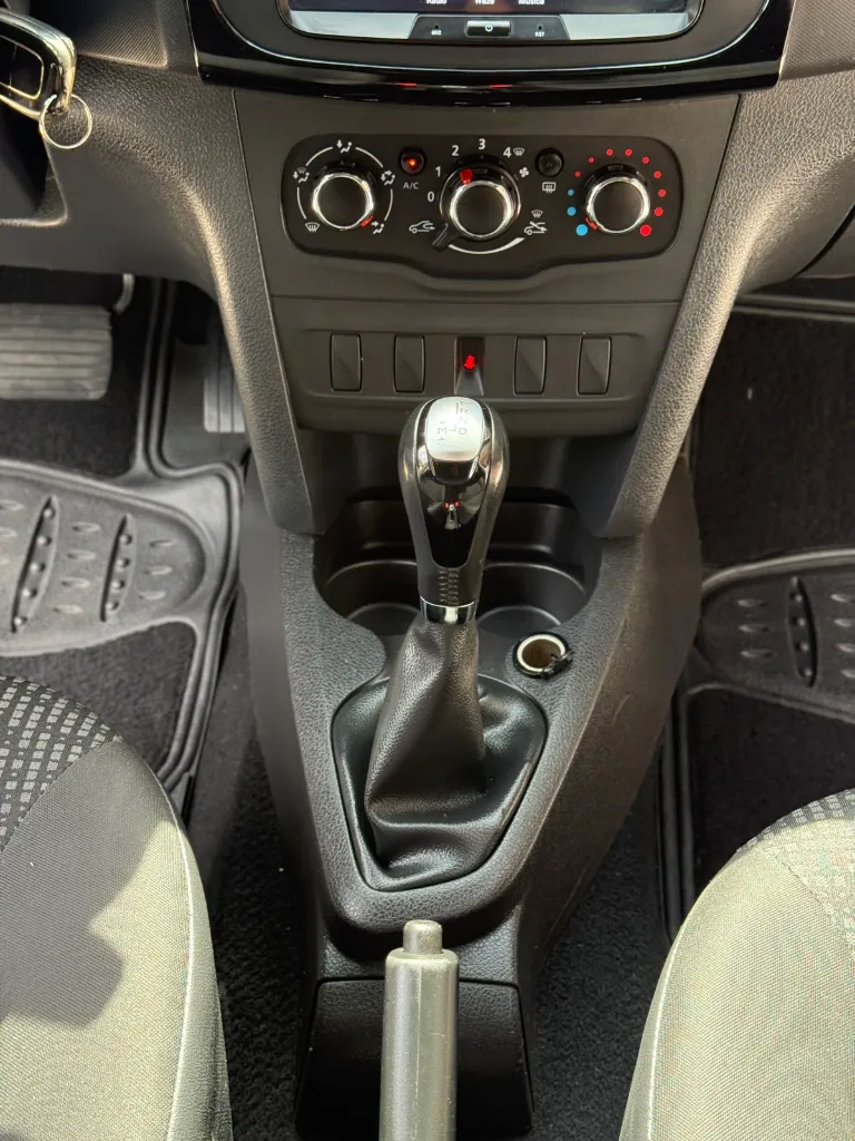 RENAULT LOGAN LIFE 16V 2022