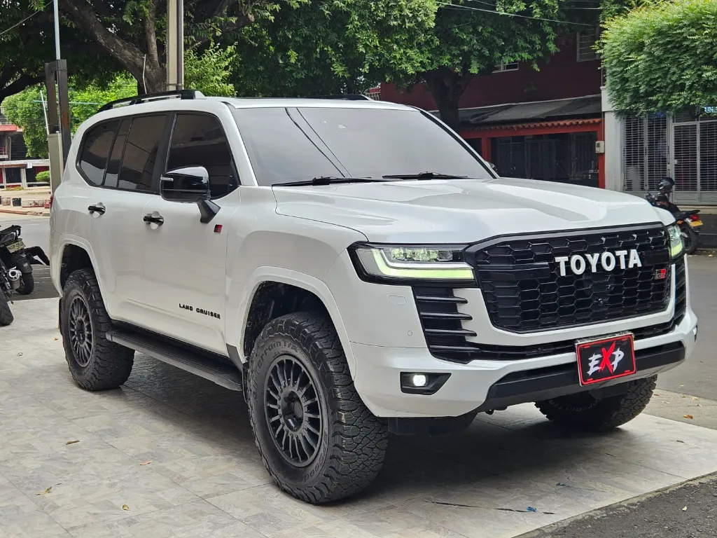 TOYOTA LAND CRUISER 300 GR 2023