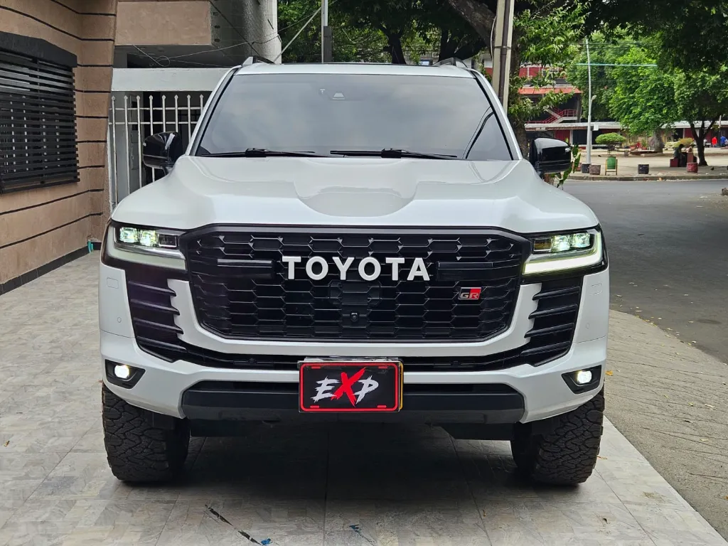 TOYOTA LAND CRUISER 300 GR 2023