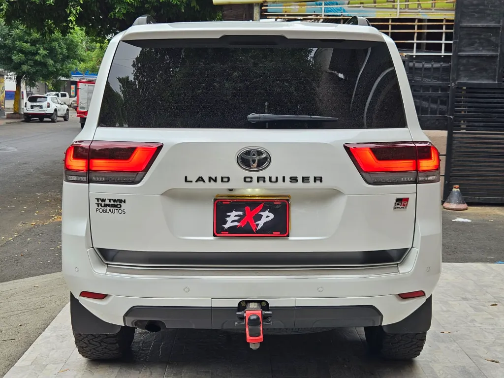 TOYOTA LAND CRUISER 300 GR 2023