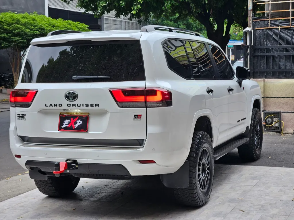 TOYOTA LAND CRUISER 300 GR 2023