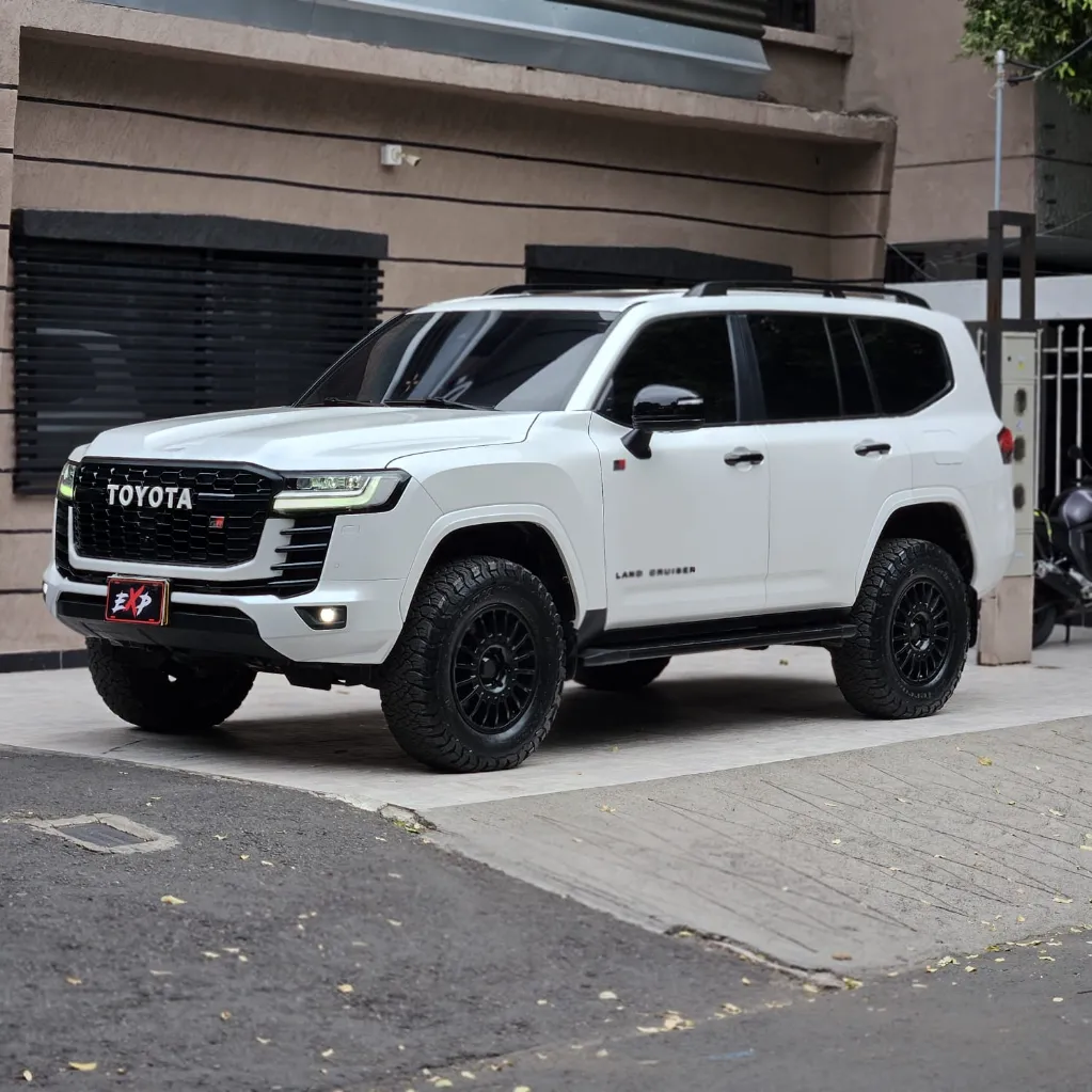 TOYOTA LAND CRUISER 300 GR 2023