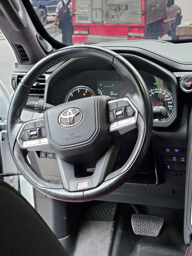 TOYOTA LAND CRUISER 300 GR 2023