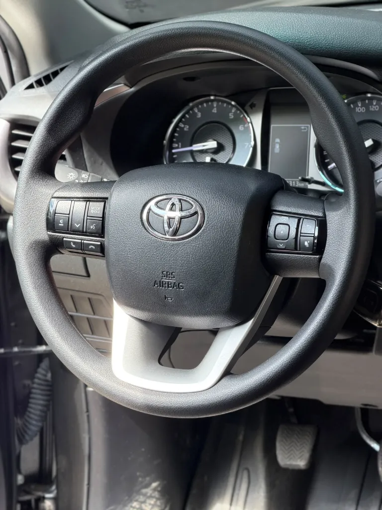 TOYOTA HILUX SR 4X4 2025