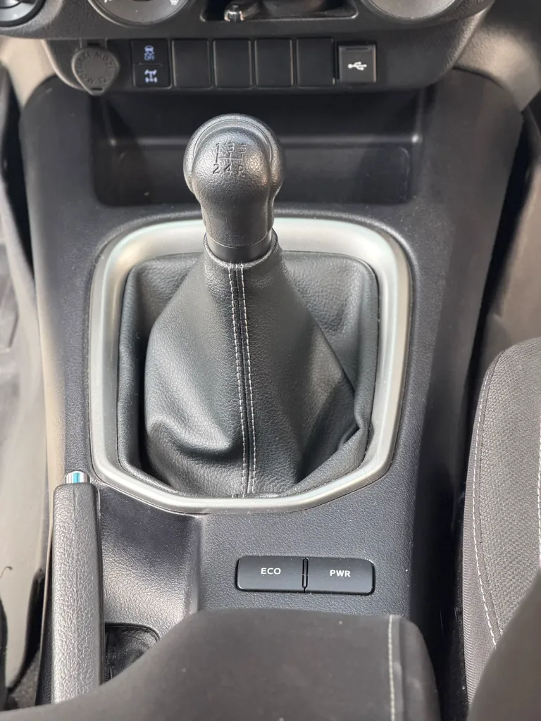 TOYOTA HILUX SR 4X4 2025
