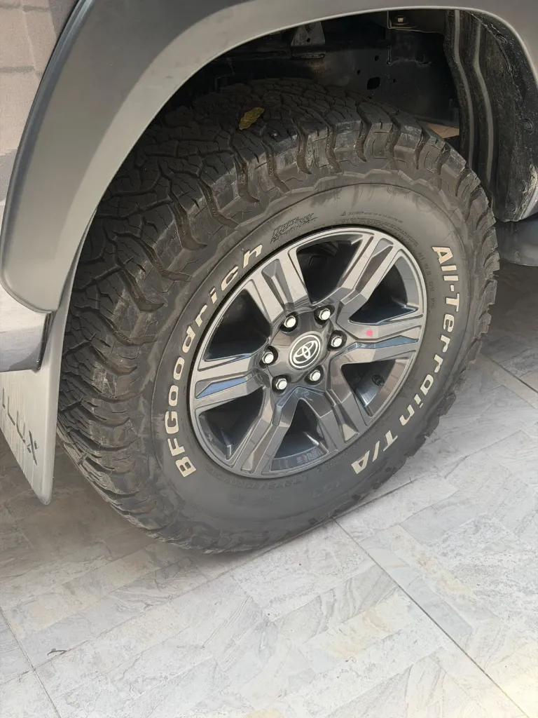 TOYOTA HILUX SR 2.7 GASOLINA 4X4 2025 (23).webp