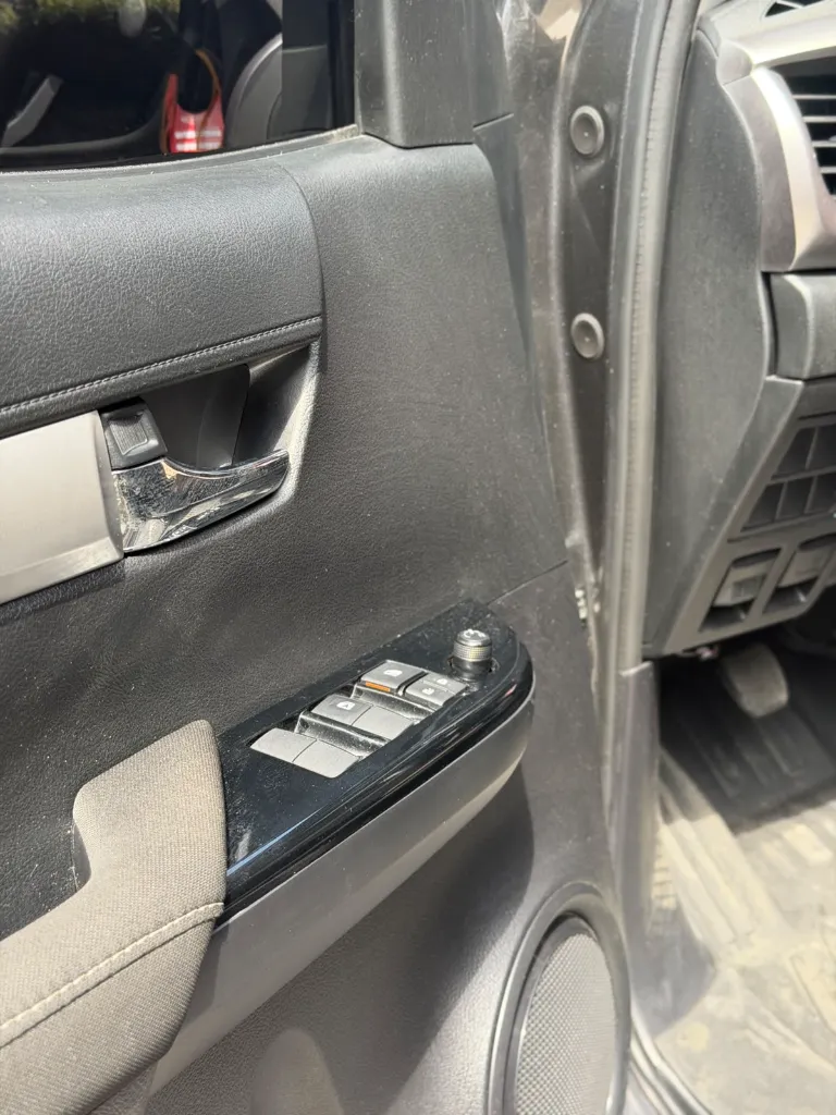 TOYOTA HILUX SR 4X4 2025