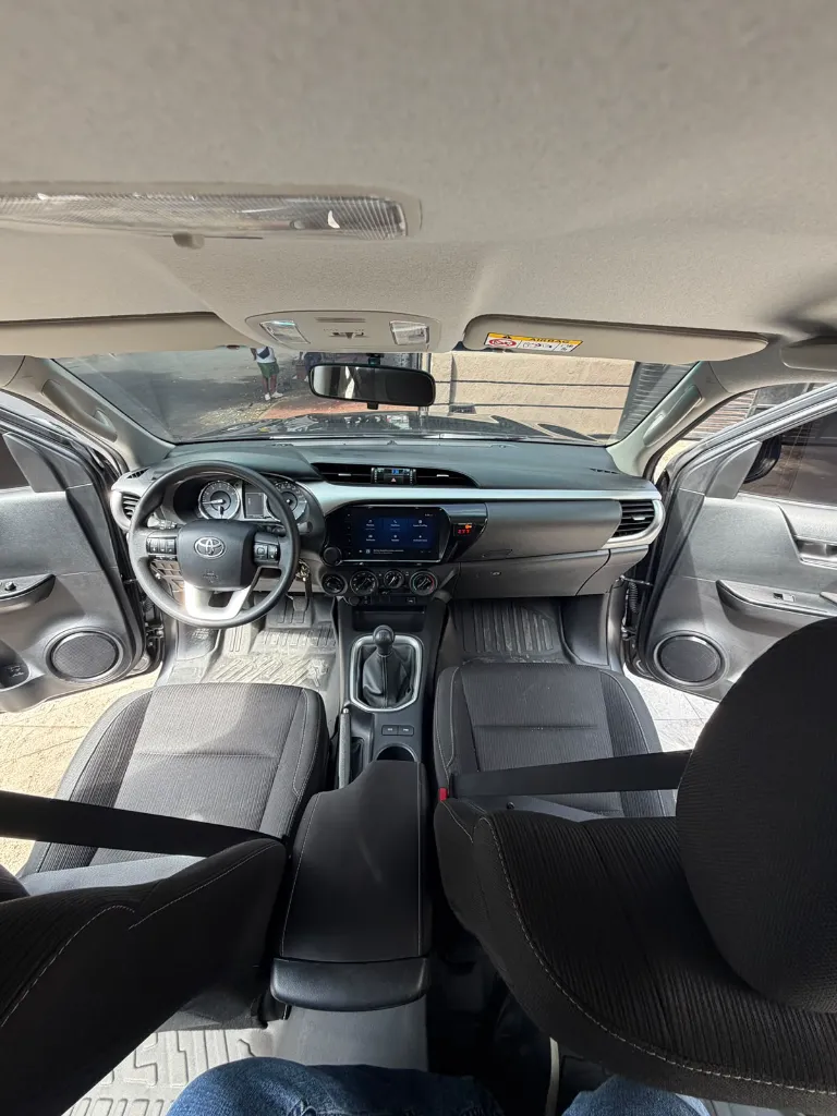 TOYOTA HILUX SR 2.7 GASOLINA 4X4 2025 (16).webp